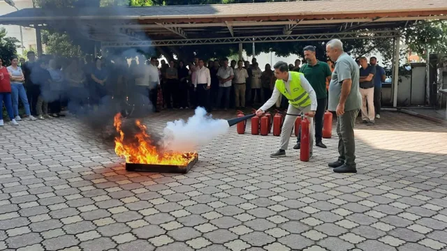 Sahada yangın söndürme uygulaması