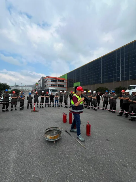Tosçelik sahasında uygulamalı yangın eğitimi